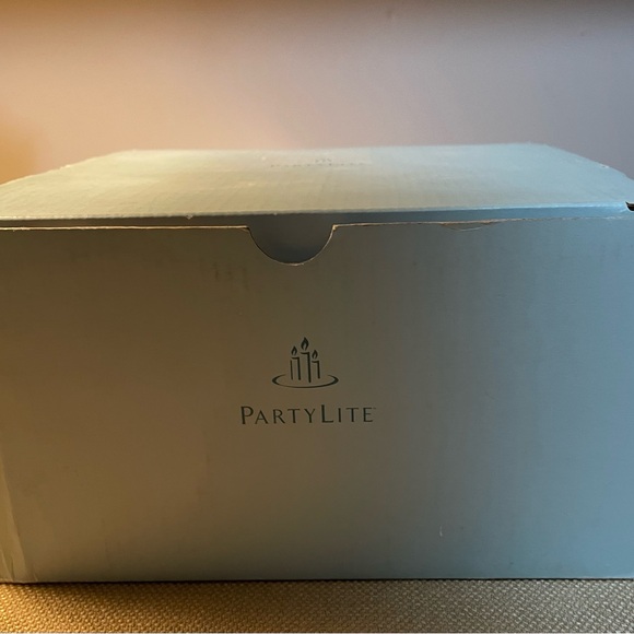PartyLite Platinum Star Gift Set, 6 scented candles & glass holder in Box - Picture 8 of 8